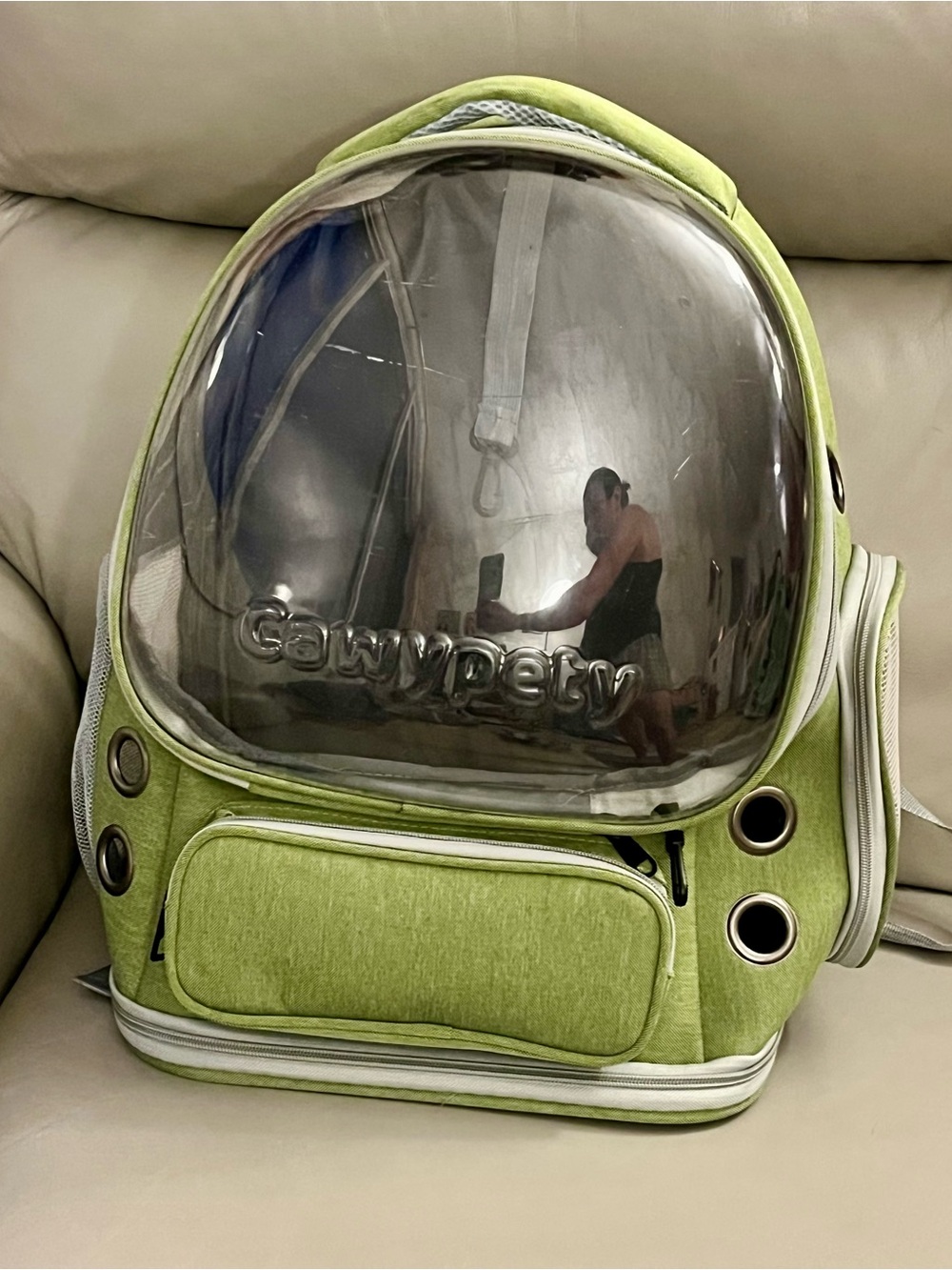 Green Bubble Window Backpack Pet Carrier- breathable, up to 15lbs, like new